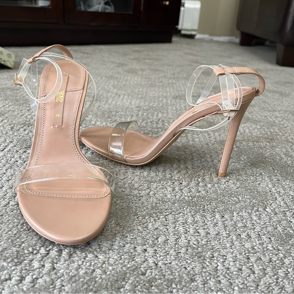 Women's EUC Zara Heels size 8.5 EU 39 in Nude